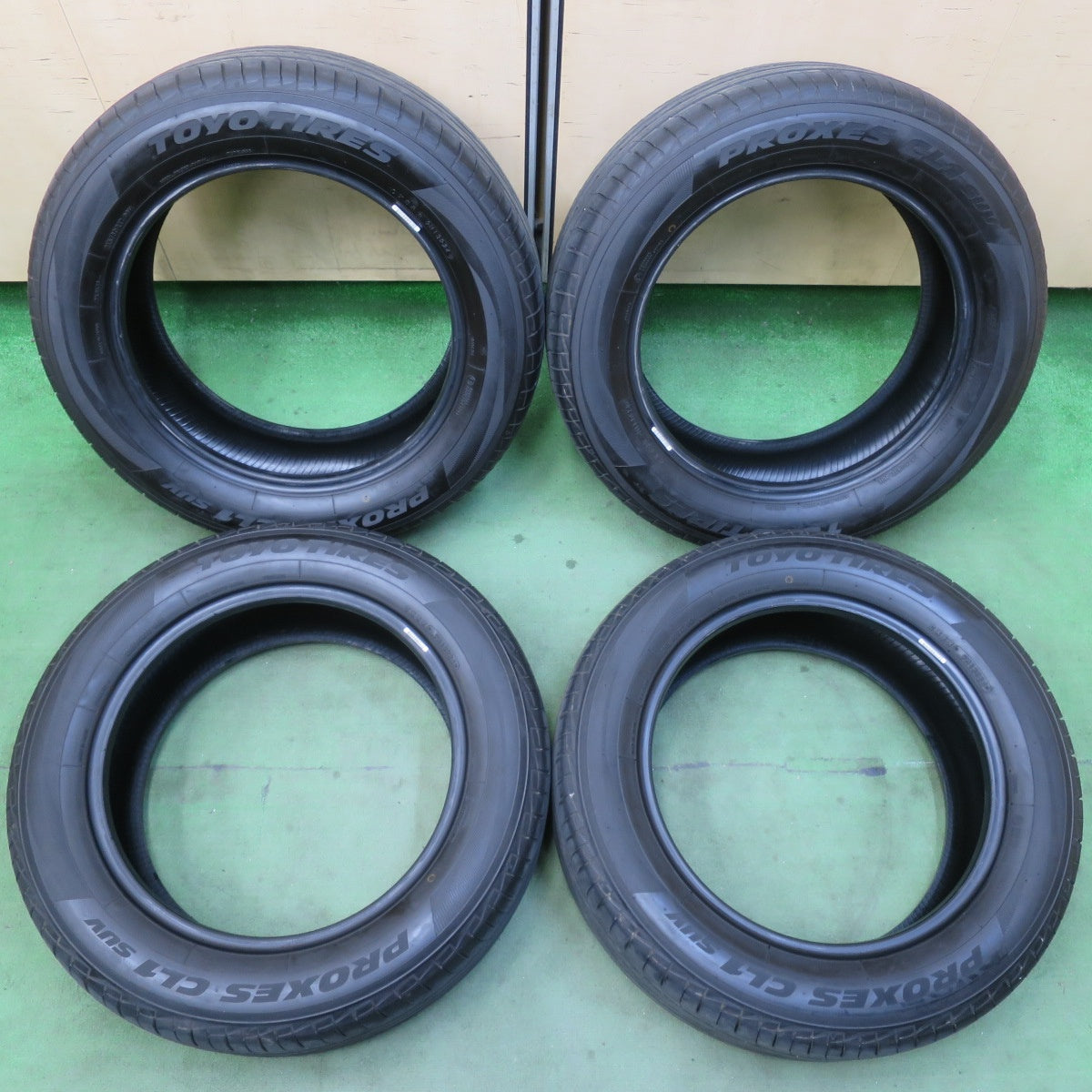 バリ溝！24年！9.5分★215/60R17 トーヨー プロクセス CL1 SUV タイヤ 17インチ レクサス UX アルファード ヴェルファイア エスティマ C-HR 等★5122606イノタ