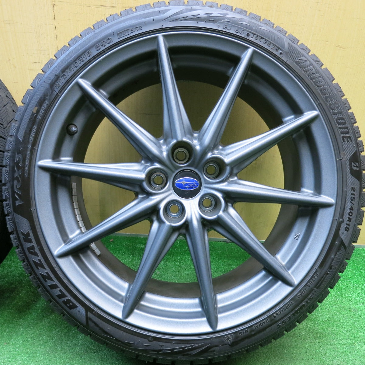 バリ溝！24年！キレイ！9.5分★スバル BRZ トヨタ 86 純正 215/40R18 スタッドレス ブリヂストン ブリザック VRX3 18インチ PCD100/5H★6011705HAス