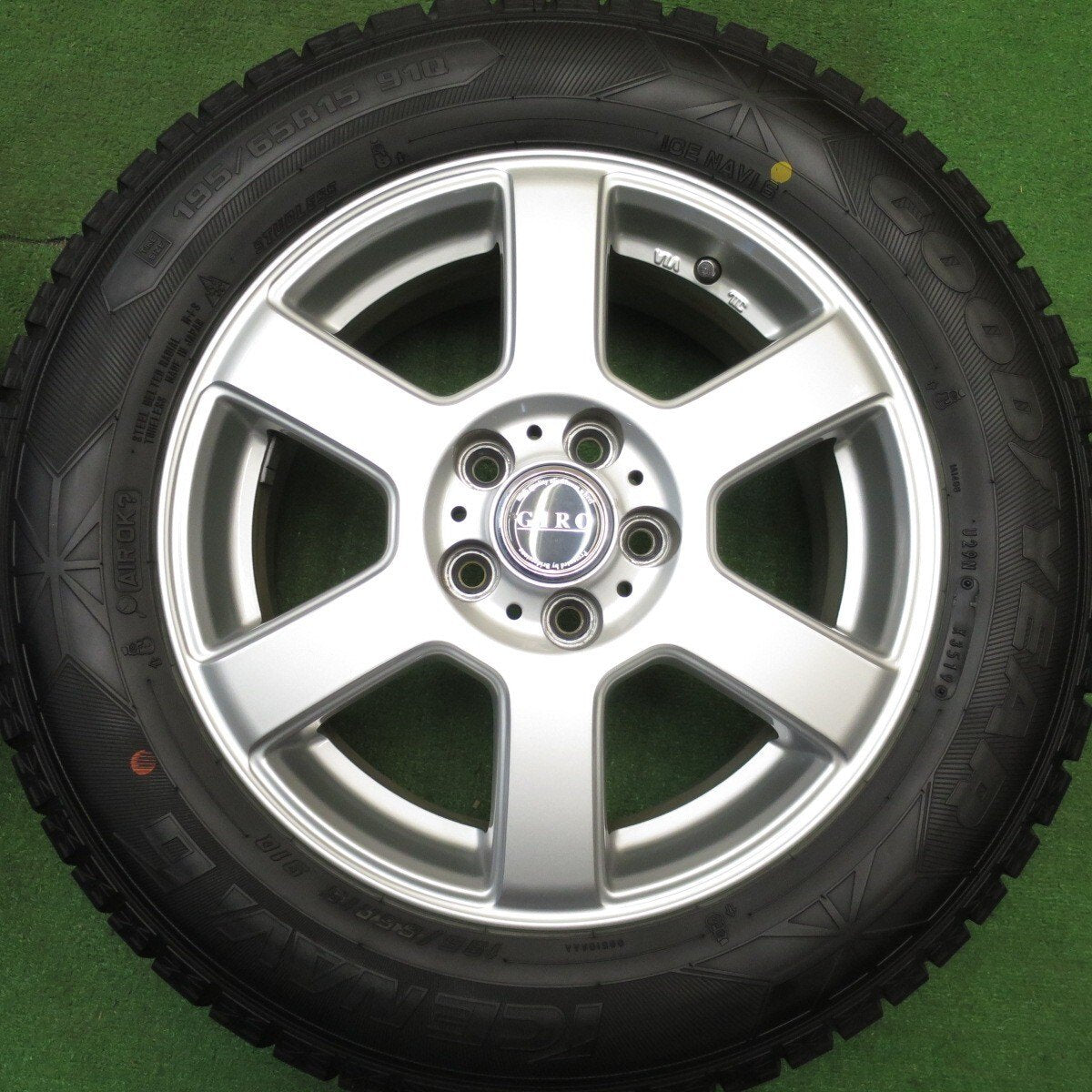 バリ溝 綺麗 8.5分★プリウス 等 195/65R15 スタッドレス グッドイヤー アイスナビ6 GIRO ギロ 15インチ PCD100/5H★5030707Hス