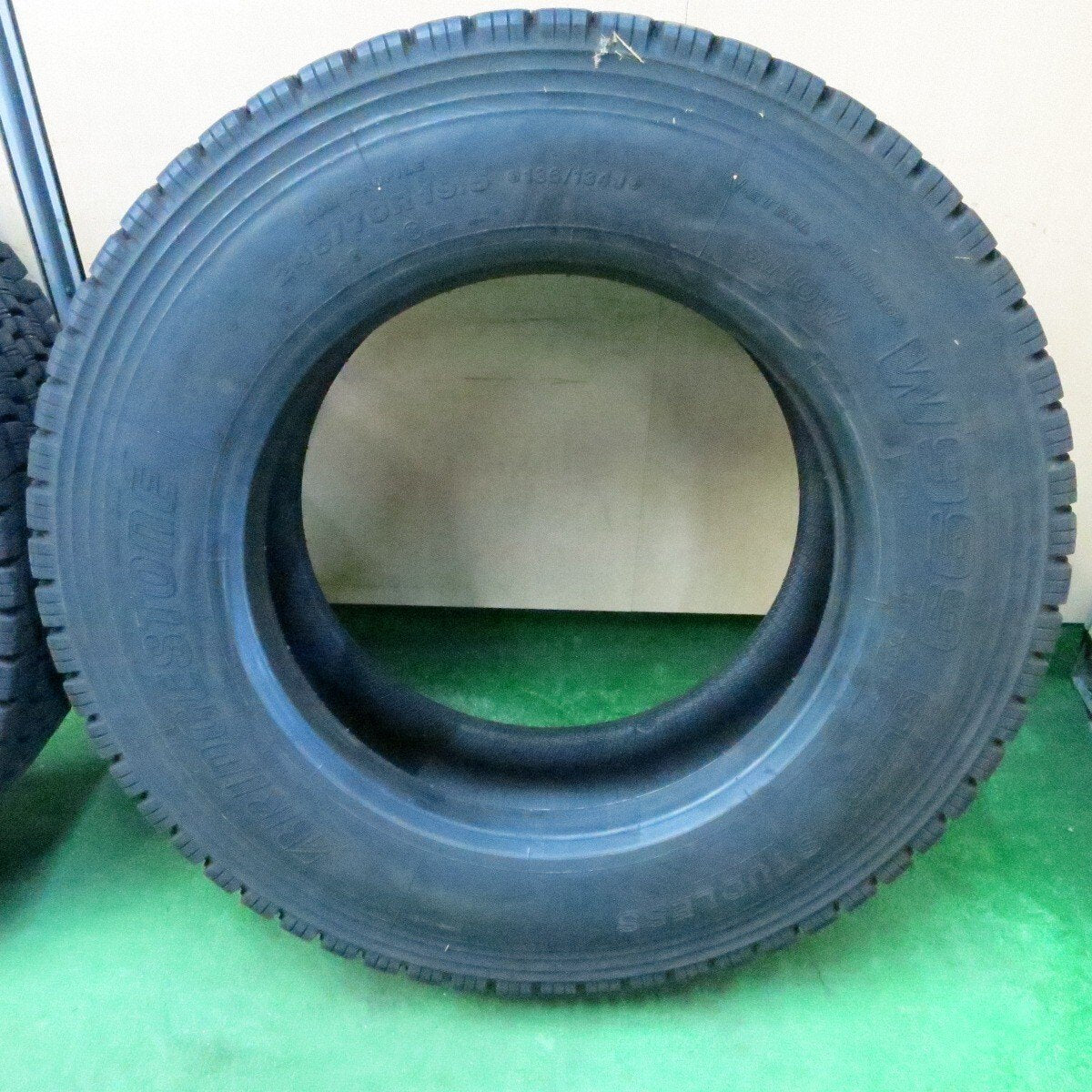 バリ溝！23年！9.5分★トラック タイヤ 245/70R19.5 136/134J スタッドレス ブリヂストン W999 19.5インチ★4050412ナス