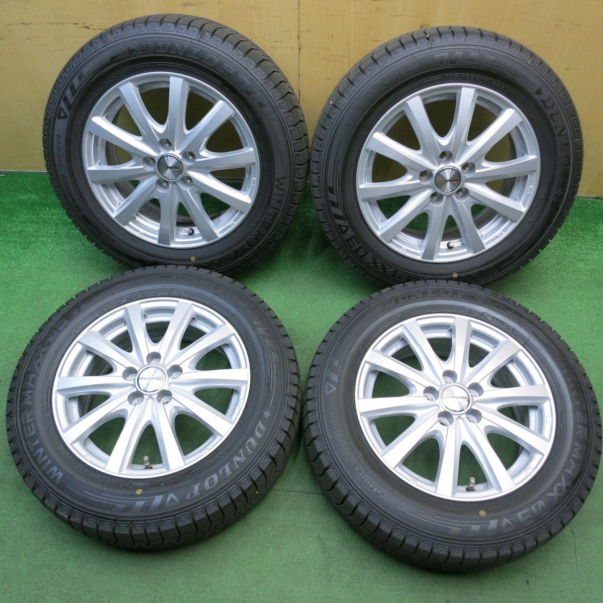 ほぼ未使用！24年！キレイ★シエンタ プリウス 等 185/65R15 スタッドレス ダンロップ ウインターマックス 03 ravrion RS01 ラブリオン 15インチ PCD100/5H★6032809HAス