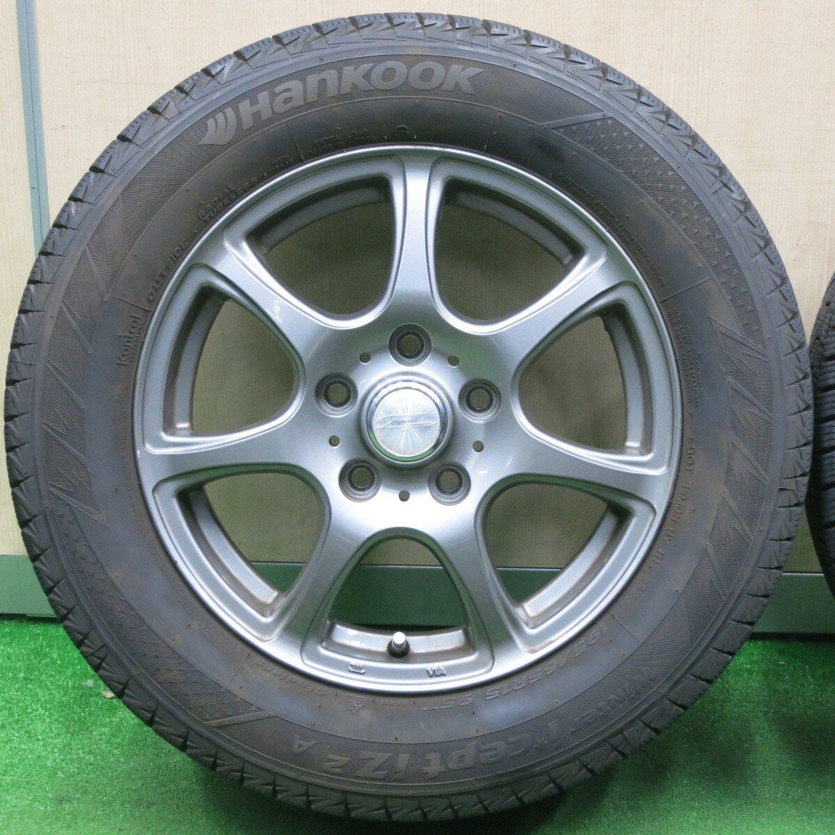 バリ溝！23年！ほぼ10分★スタッドレス 195/65R15 ハンコック ウインター アイセプト IZ2A E Sprine 15インチ PCD114.3/5H★5011901NJス
