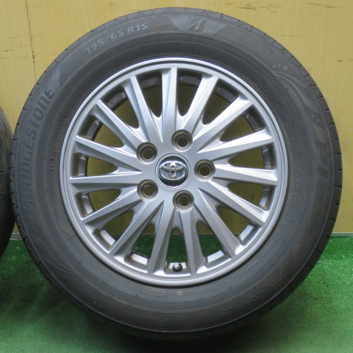 4本価格！24年◎トヨタ 80系 ノア ヴォクシー 純正 195/65R15 ブリヂストン プレイズ PX-RV2 15インチ PCD114.3/5H◎6061707NJノ