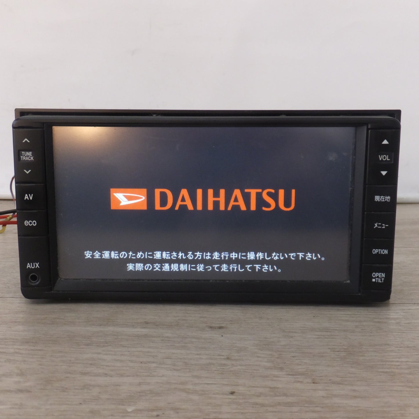 [送料無料] ★クラリオン製 ダイハツ 純正 カーナビ メモリーナビ QY-7058D-W 86100-B2100(44)★