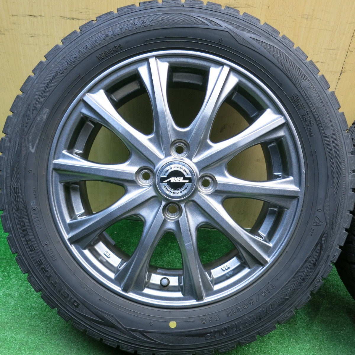 キレイ★スタッドレス 185/60R15 ダンロップ ウインターマックス WM01 AXEL アクセル 15インチ PCD100/4H★6010813HAス