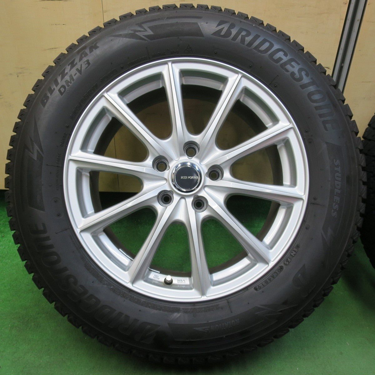 バリ溝！キレイ！9分★スタッドレス 225/65R17 ブリヂストン ブリザック DM-V3 ECO FORME エコフォルム 17インチ PCD114.3/5H★5011708イス