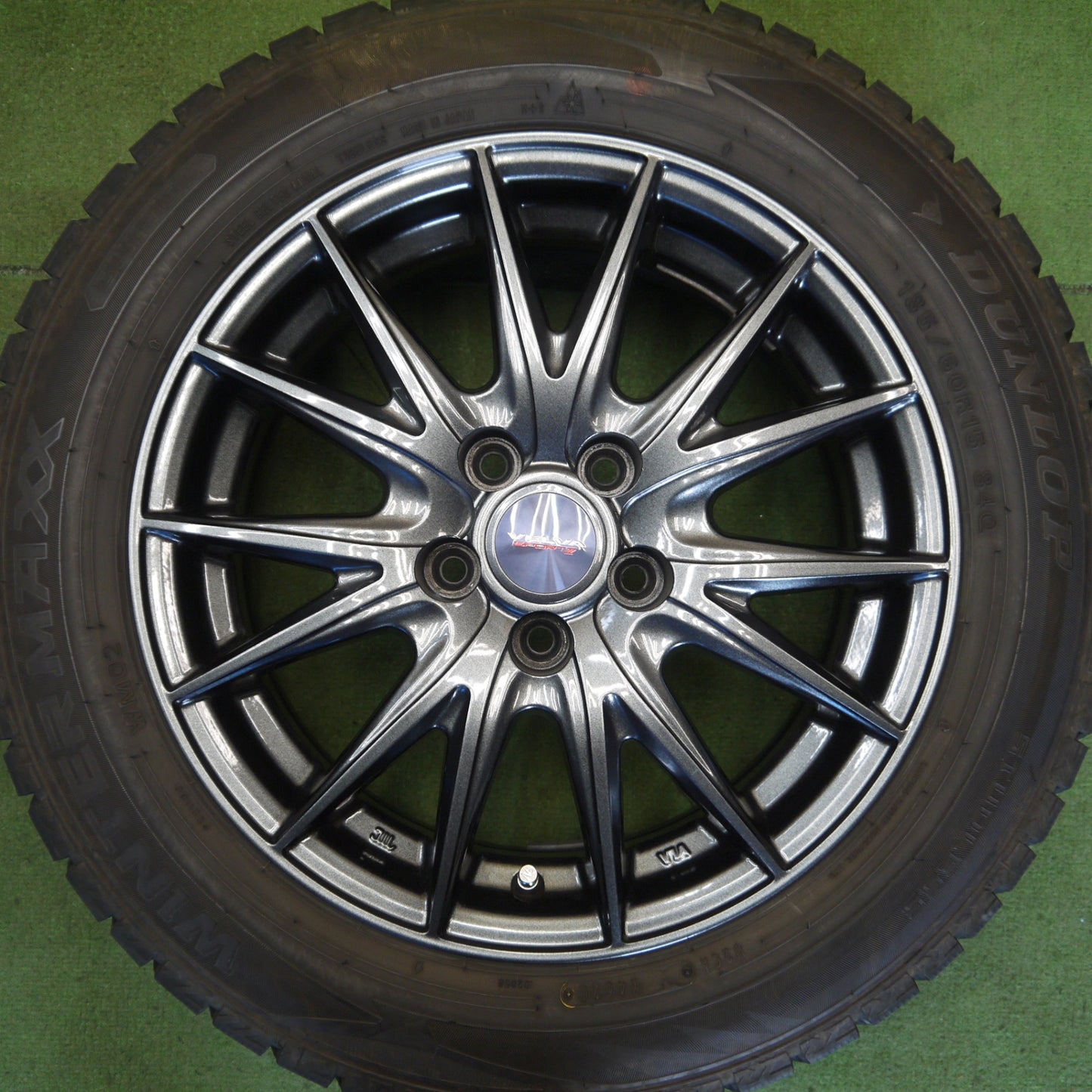 バリ溝！キレイ！9.5分★シエンタ 等 185/60R15 スタッドレス ダンロップ ウインターマックス WM02 VELVA SPORTZ ヴェルヴァ 15インチ PCD100/5H★6060805Hス