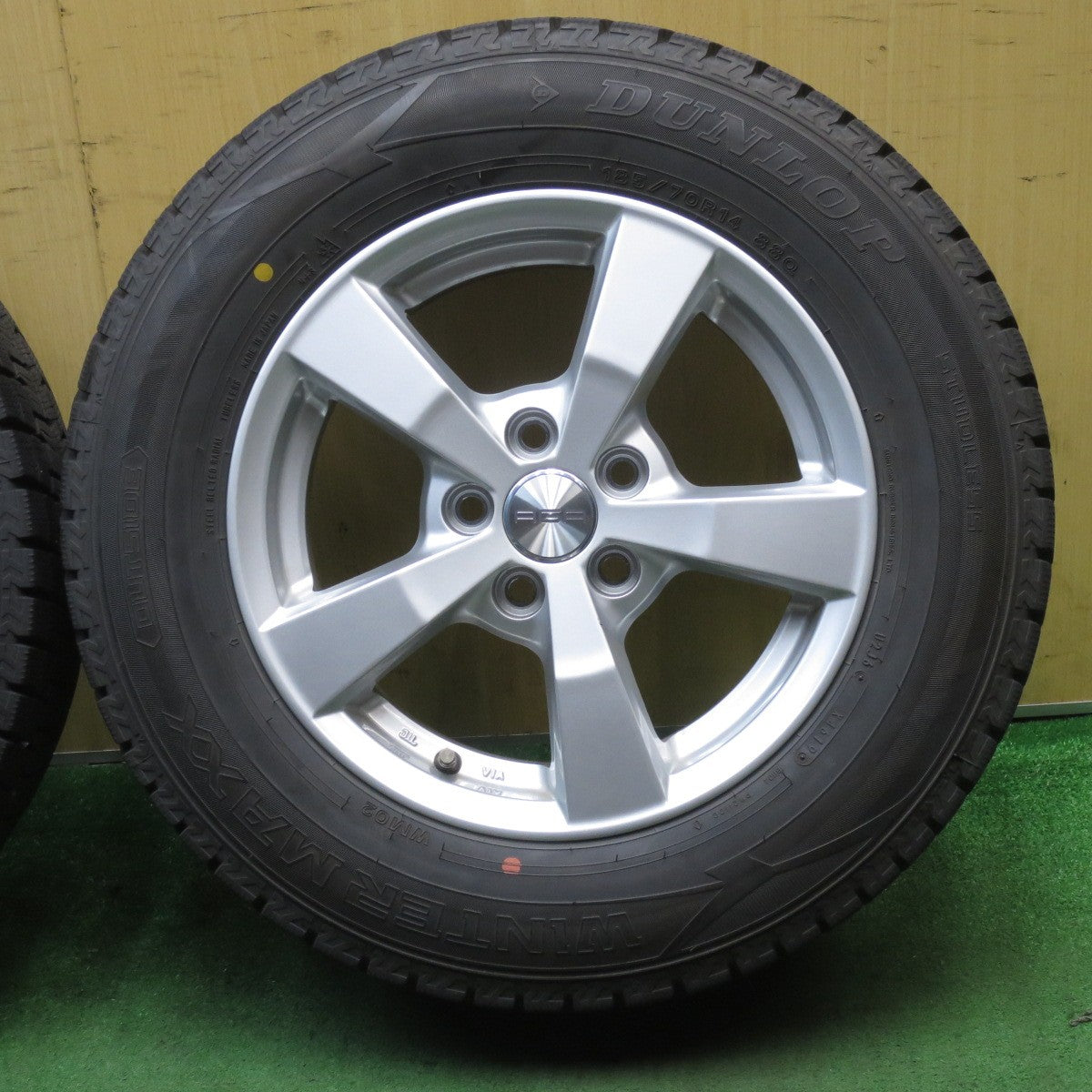 バリ溝！キレイ！9.5分★ワーゲン 等 AGA Nexta 185/70R14 スタッドレス ダンロップ ウインターマックス WM02 ネクスタ 14インチ PCD100/5H★5070405NJノ