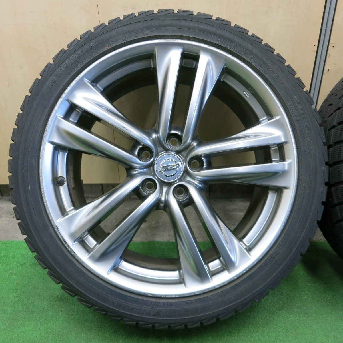 バリ溝！8.5分★日産 Y50 フーガ 純正 245/40R19 スタッドレス ヨコハマ アイスガード iG30 PCD114.3/5H★4061901ナス