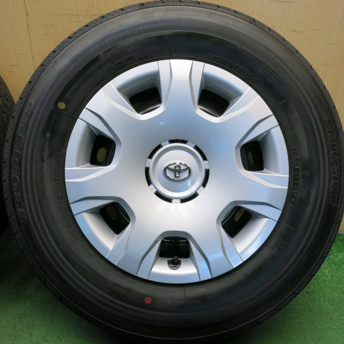 新車外し！26年◎トヨタ 200系 ハイエース 純正 スチール 195/80R15 107/105S ブリヂストン エコピア RD613 15インチ PCD139.7/6H◎6090610HAノ