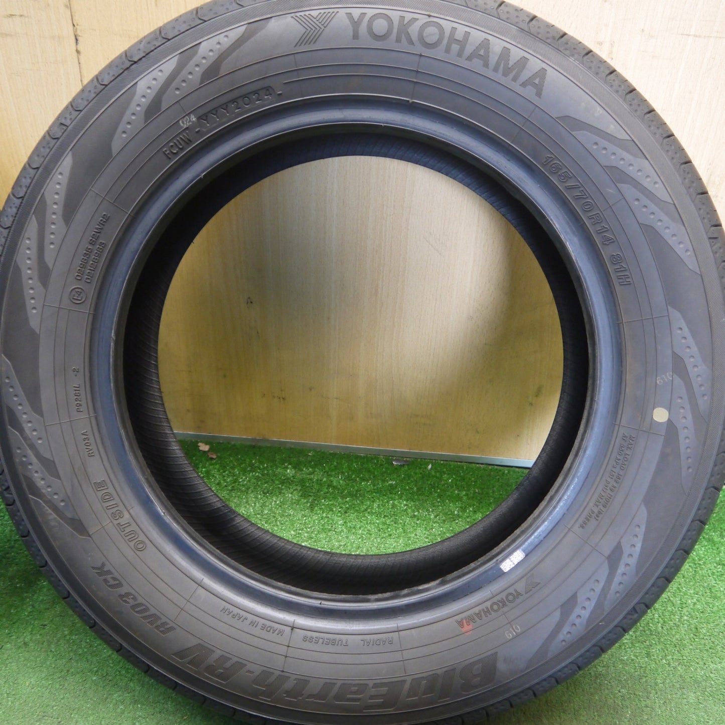 バリ溝！24年！9分★165/70R14 ヨコハマ BluEarth-RV RV03 CK ブルーアース 14インチ タイヤ アクア ヴィッツ ソリオ 等★6052009Hノタ