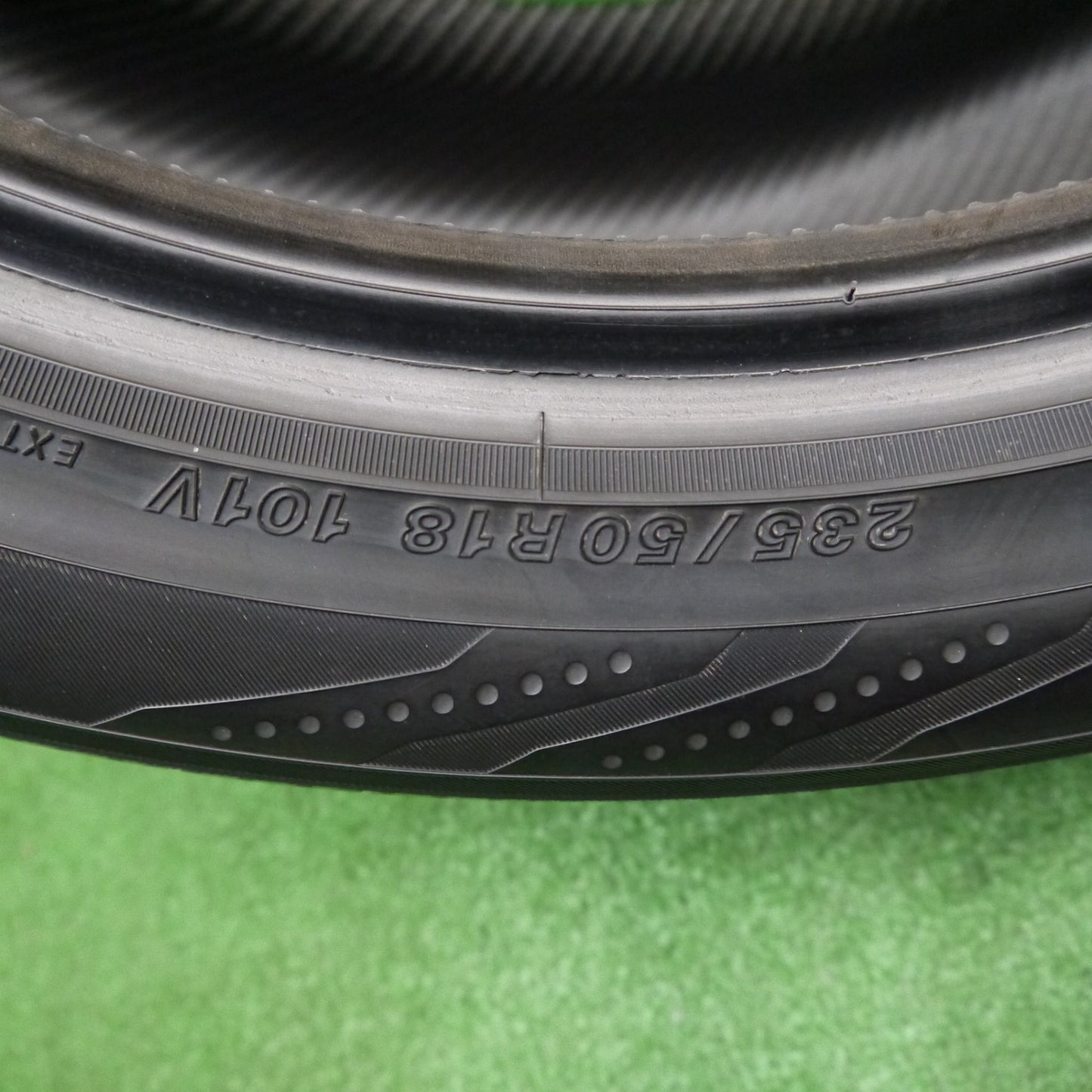 バリ溝！22年！9.5分！1本★235/50R18 ヨコハマ BluEarth-RV RV03 タイヤ 18インチ ブルーアース アルファード ヴェルファイア 等★5112511Hノタ