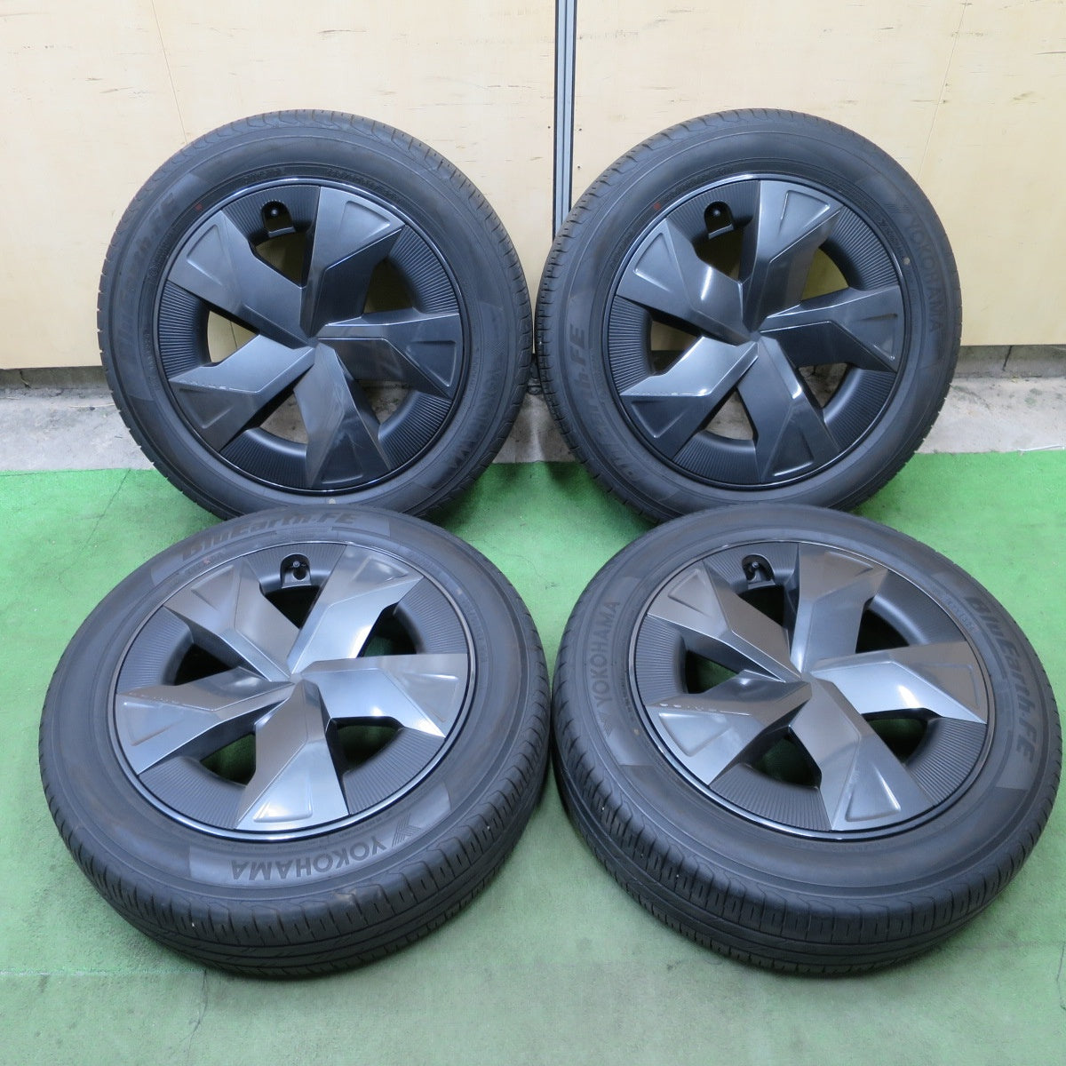 バリ溝！24年！キレイ！9分◎トヨタ 60系 プリウス Uグレード 純正 195/60R17 ヨコハマ BluEarth-FE AE30D ブルーアース 17インチ PCD114.3/5H◎6082104NGノ