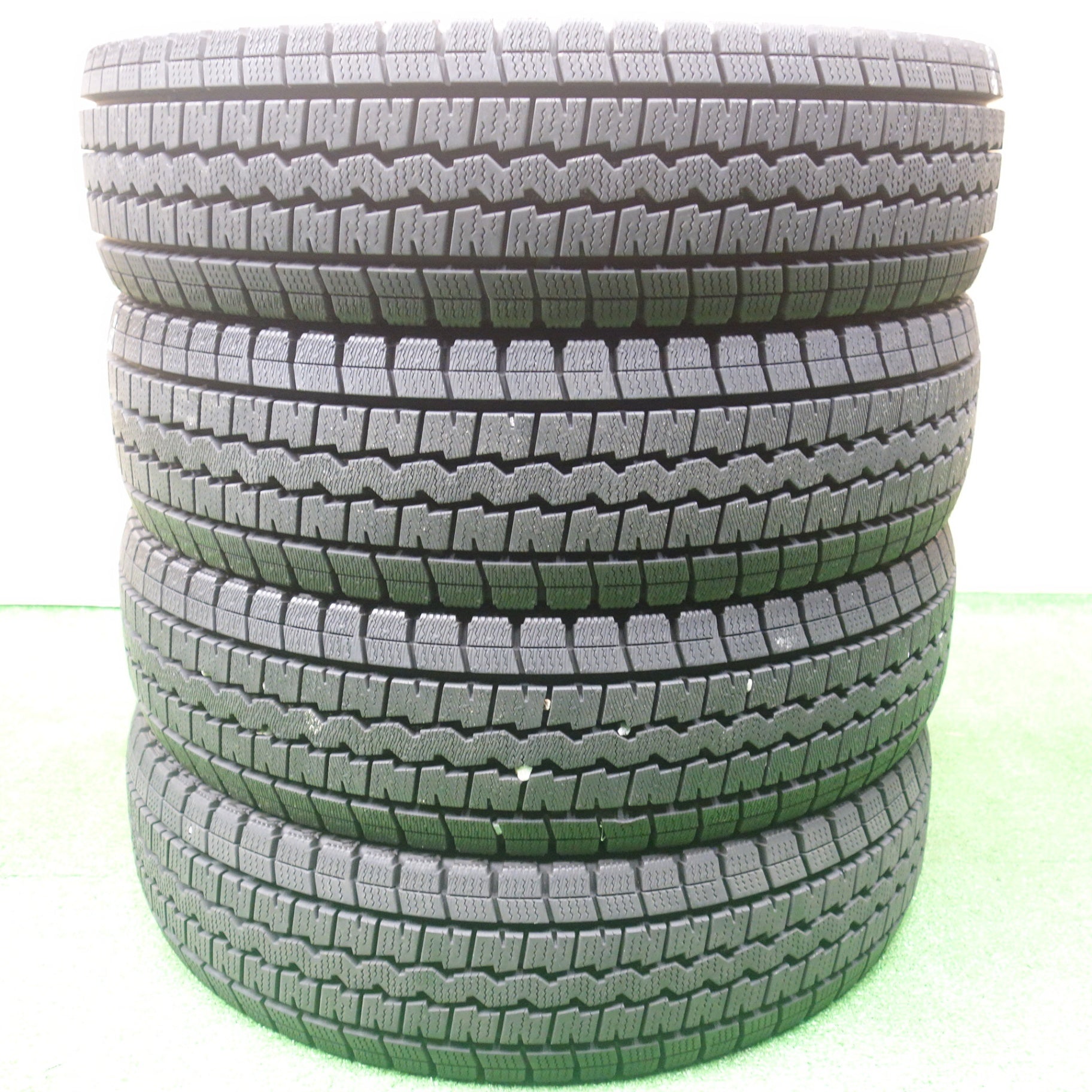 バリ溝！24年！キレイ！ほぼ10分プリウス 等 195/65R15 スタッドレス 