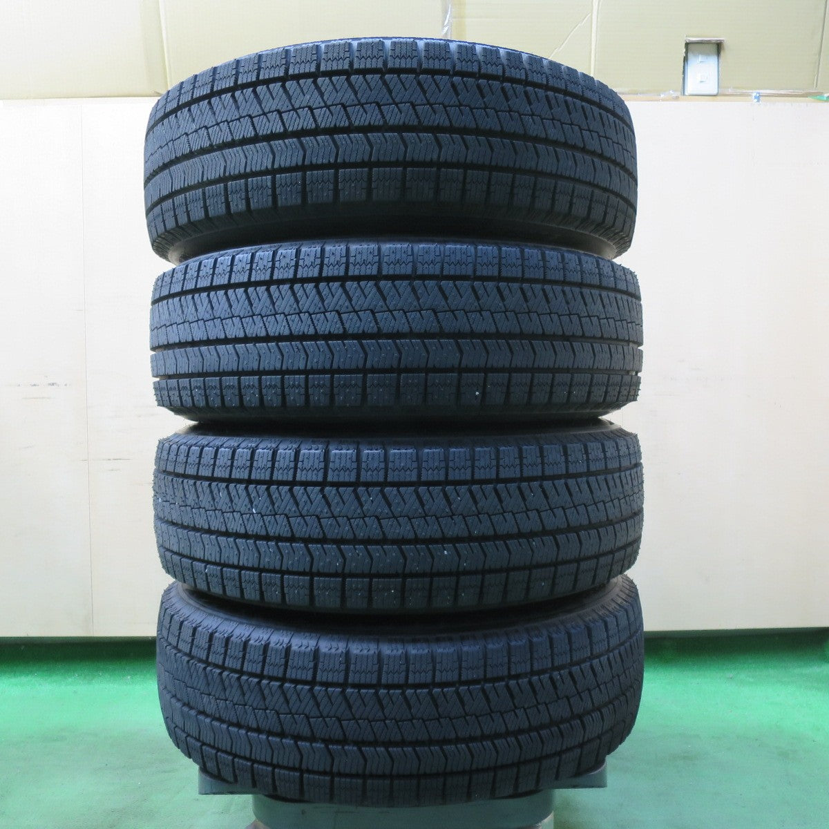 [送料無料] 超バリ溝！24年！キレイ！ほぼ10分★プリウス 等 185/65R15 スタッドレス ブリヂストン ブリザック VRX2 SEIN EK AME ENKEI エンケイ 15インチ PCD100/5H★5032104イス