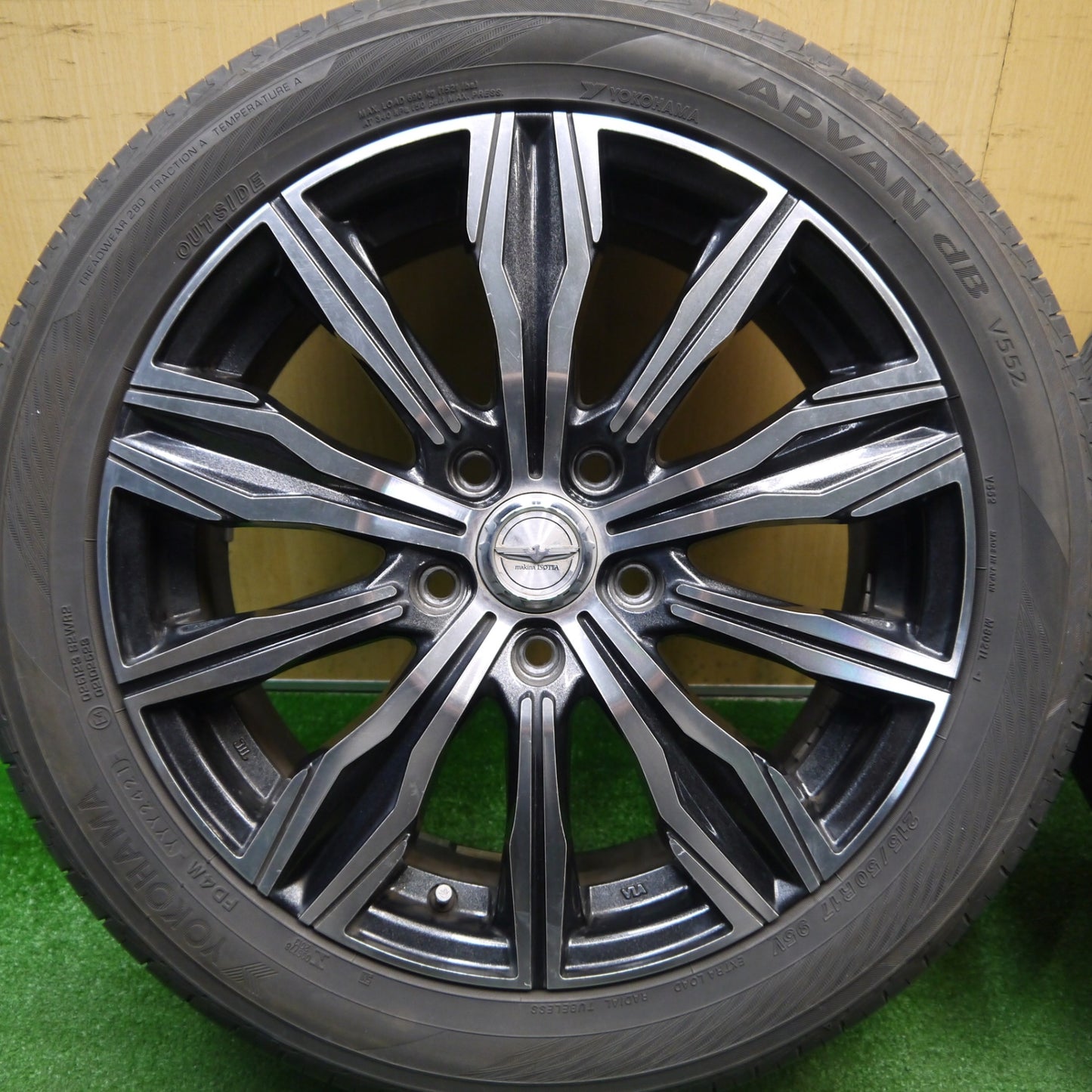 バリ溝！9.5分★215/50R17 ヨコハマ アドバン dB V552 makina ISOTTA マキナ イゾッタ 17インチ PCD114.3/5H★6011308Hノ