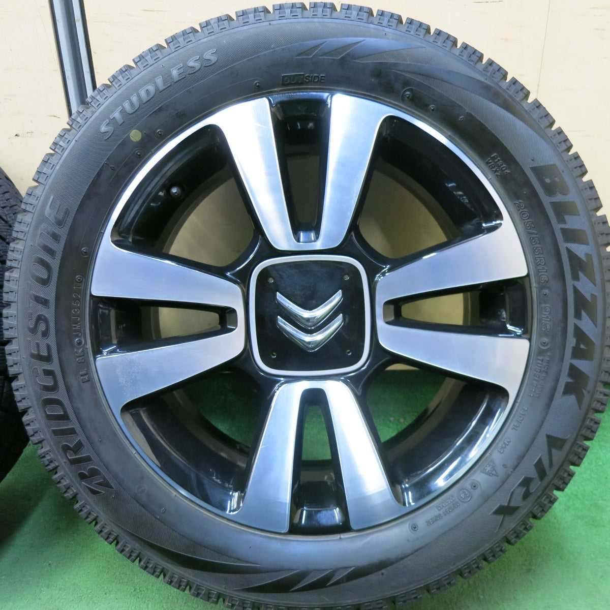バリ溝！21年！9.5分★シトロエン C3 純正 205/55R16 スタッドレス ブリヂストン ブリザック VRX 16インチ PCD108/4H★5090602SKス