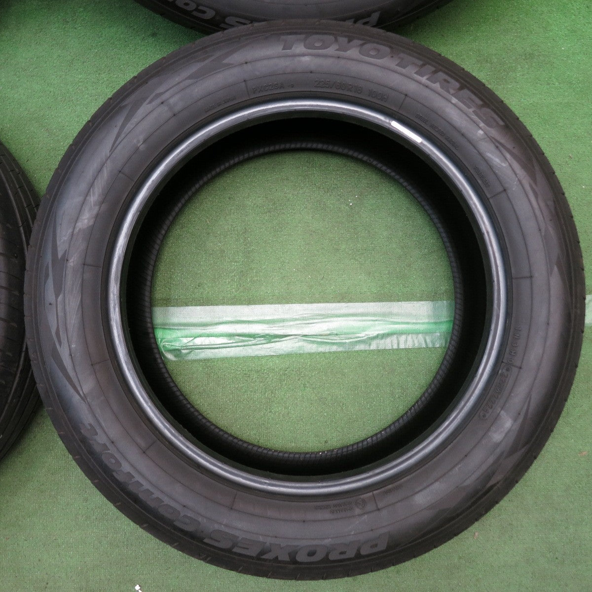 バリ溝！24年！9.5分◎225/60R18 トーヨー プロクセス Comfort コンフォート 18インチ タイヤ 40系 アルファード ハリアー RAV4 等◎6092308KKノタ