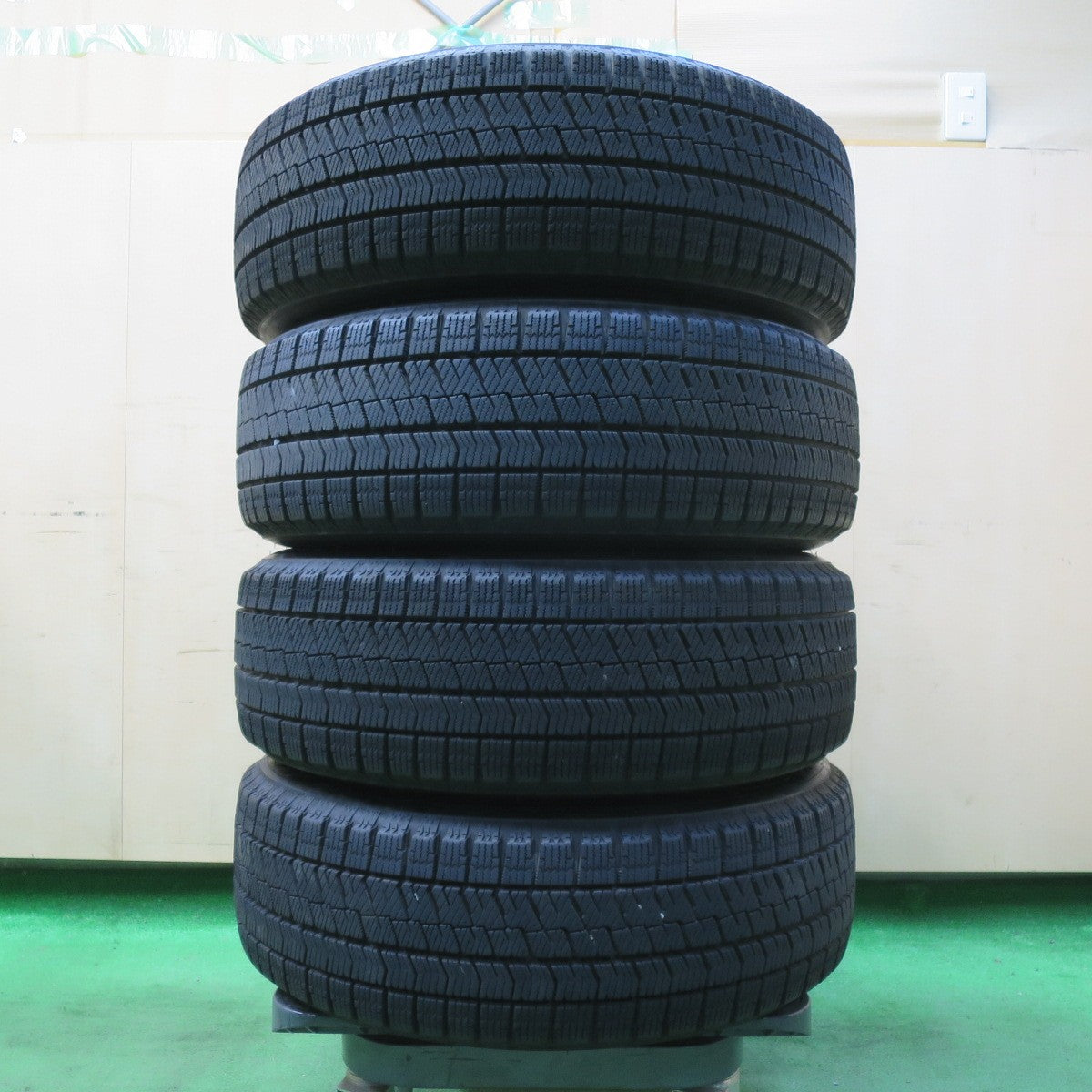 [送料無料] バリ溝！21年！キレイ！9分★スタッドレス 185/60R15 ブリヂストン ブリザック VRX2 スチール ホイール 15インチ PCD100/4H★4093015イス