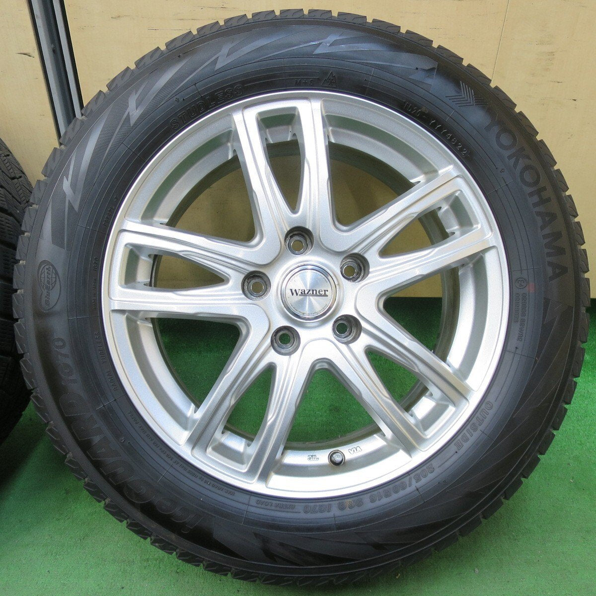 バリ溝！22年！キレイ！ほぼ10分★スタッドレス 205/60R16 ヨコハマ アイスガード iG70 Wazner 16インチ PCD114.3/5H★5022401イス