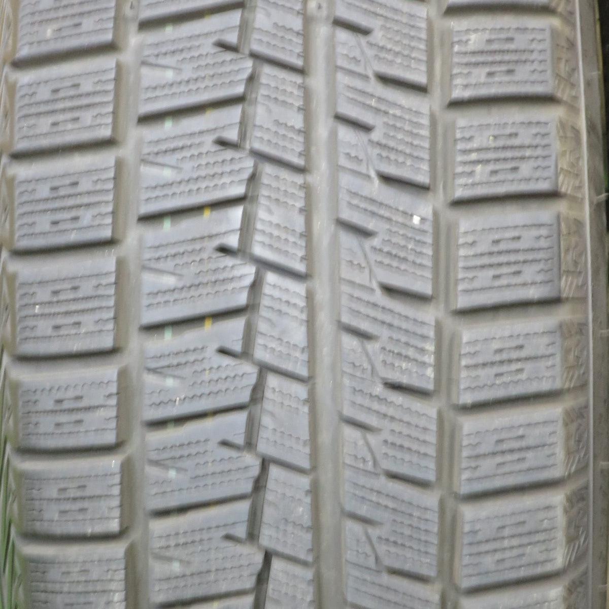 バリ溝！21年！9.5分★スタッドレス 215/65R16 クムホ ウインター クラフト アイス Wi61 e:vance エヴァンス 16インチ PCD114.3/5H★5052002TTス