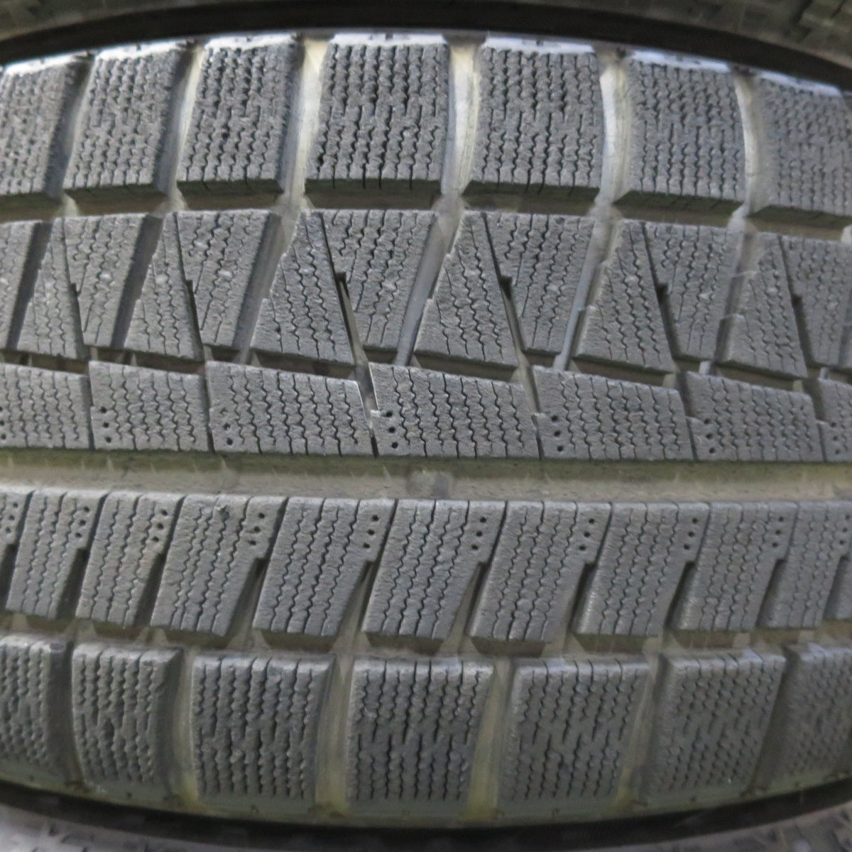 バリ溝！キレイ！9分★スタッドレス 215/50R17 ブリヂストン ブリザック REVO GZ ECO FORME エコフォルム 17インチ PCD114.3/5H★5082305イス