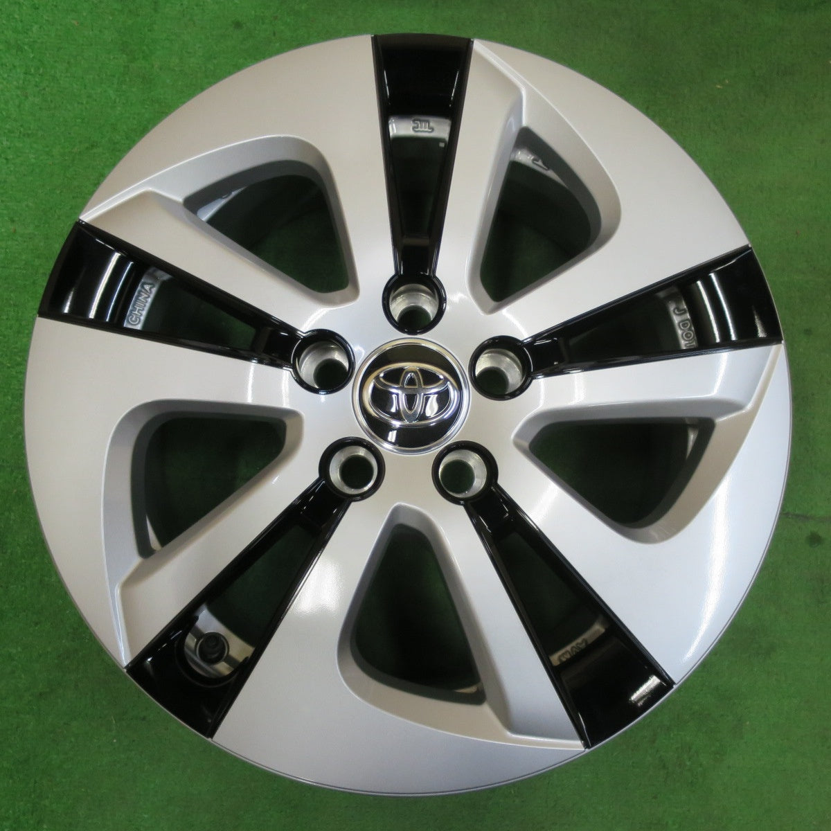 [送料無料] 新車外し★トヨタ 50系 プリウス Aグレード 純正 ホイール 15インチ 15×6.5J PCD100/5H★4102903イホ
