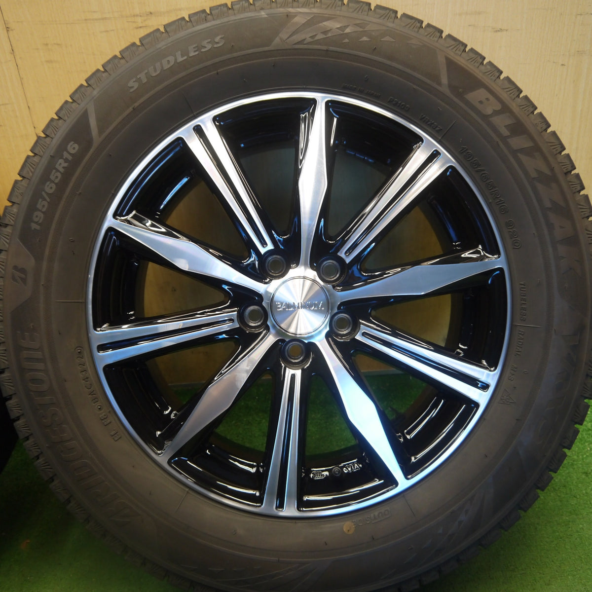 バリ溝！22年！キレイ！9分◎ライズ ロッキー 等 195/65R16 スタッドレス ブリヂストン ブリザック VRX3 BALMINUM K10 バルミナ 16インチ PCD100/5H◎6083102Hス