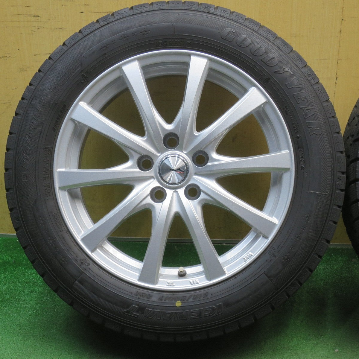 バリ溝！24年！キレイ！9.5分◎スタッドレス 215/60R17 グッドイヤー アイスナビ7 ravrion RS01 ラブリオン 17インチ PCD114.3/5H◎6062301NJス