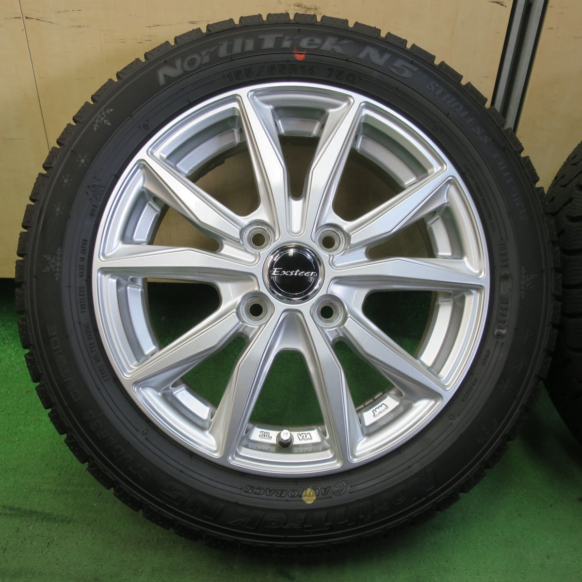 タイヤほぼ未使用！24年！キレイ★スタッドレス 155/65R14 オートバックス ノーストレック N5 Exsteer エクスター 14インチ PCD100/4H★5052703イス