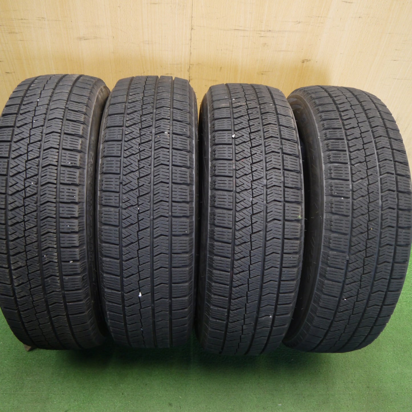 4本価格！22年★スタッドレス 175/65R15 ブリヂストン ブリザック VRX2 タイヤ 15インチ ヤリス アクア スペイド ヴィッツ フィット スイフト 等★6050803Hスタ