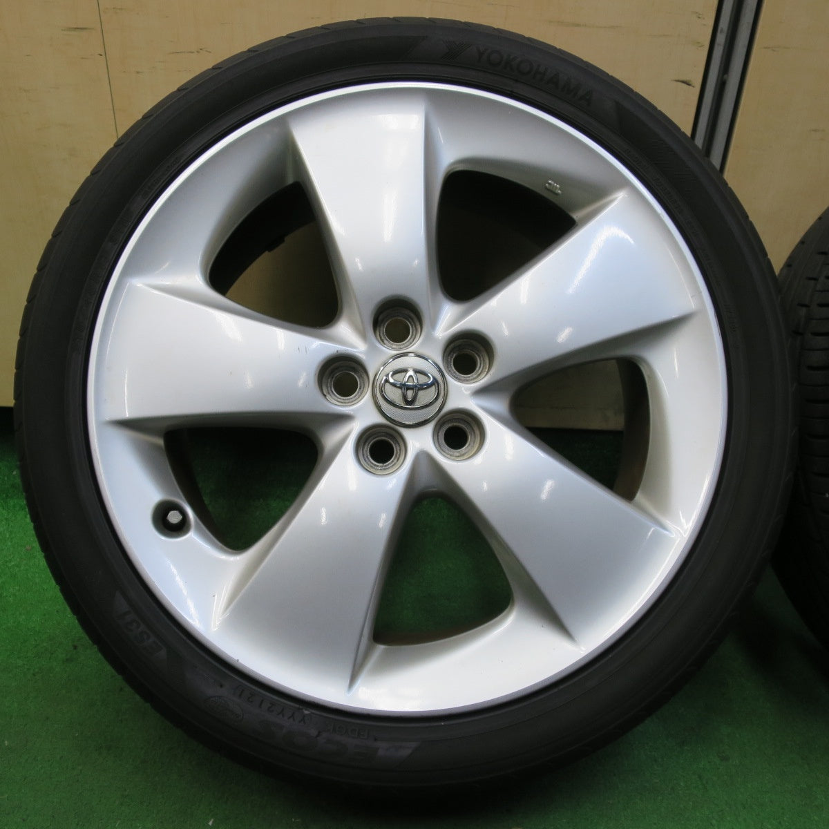 *送料無料* バリ溝！21年！8.5分★トヨタ 30系 プリウス Sツーリング 純正 215/45R17 ヨコハマ エコス ES31 17インチ PCD100/5H★4072705イノ