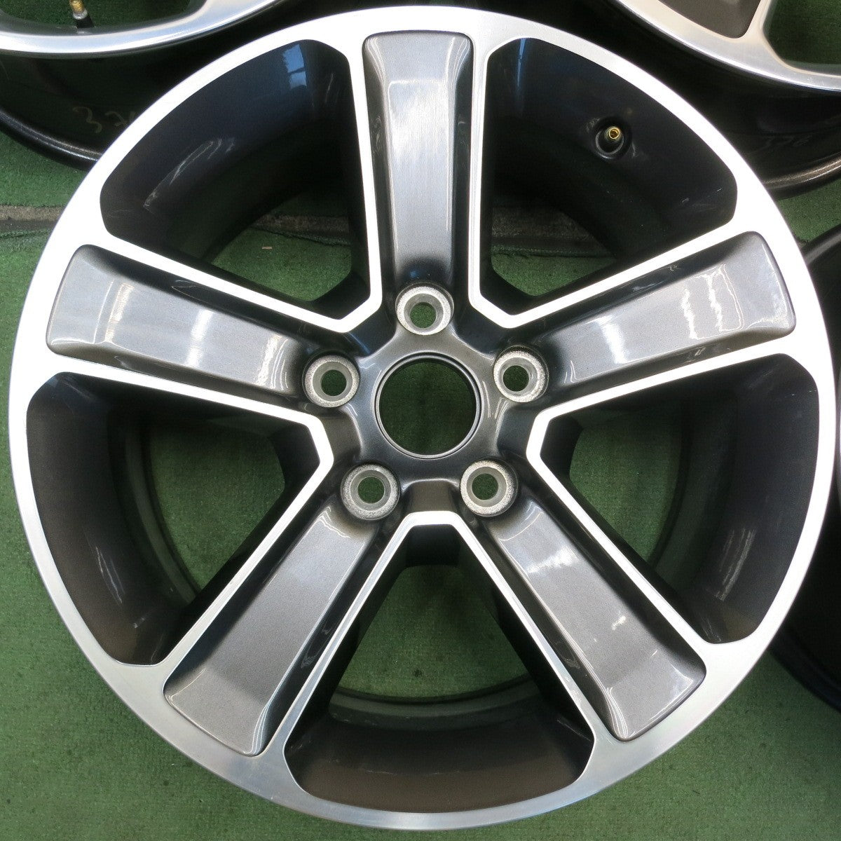 キレイ！5本★JEEP ジープ JL ラングラー アンリミテッド サハラ 純正 ホイール 18インチ 18×7.5J PCD127/5H★6072501HAホ