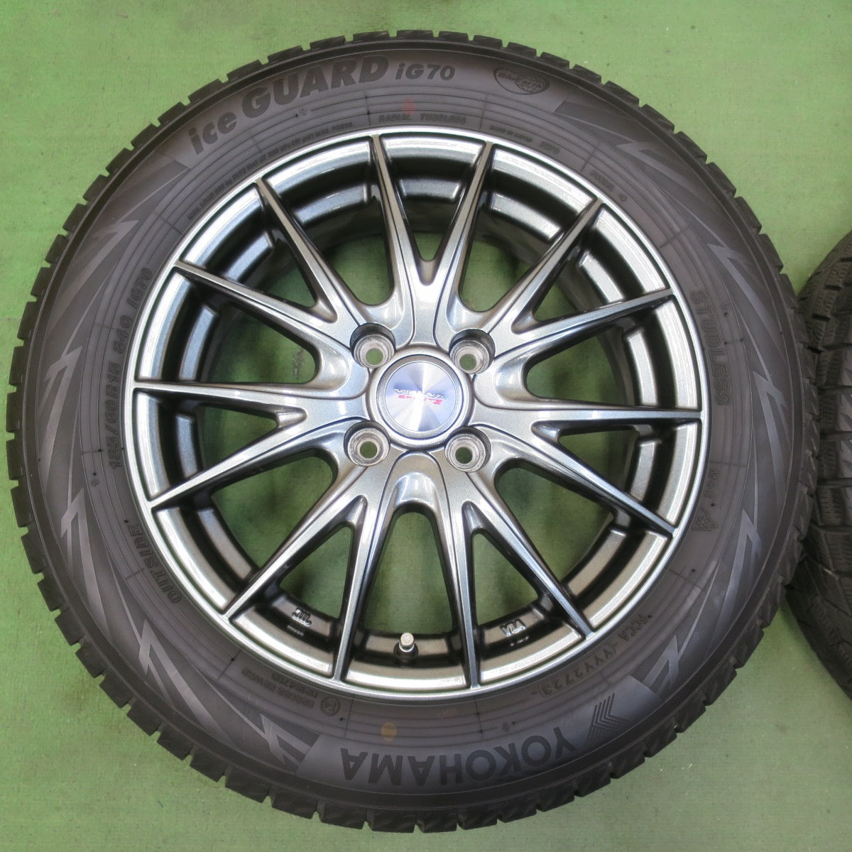 バリ溝！23年！キレイ！9.5分★スタッドレス 185/60R15 ヨコハマ アイスガード iG70 VELVA SPORTZ ヴェルヴァ 15インチ PCD100/4H★5110703イス