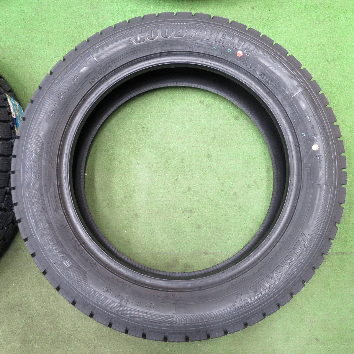 未使用！25年★スタッドレス 195/60R17 グッドイヤー アイスナビ7 タイヤ 17インチ 60系 プリウス ライズ ロッキー 等★6041301NGスタ