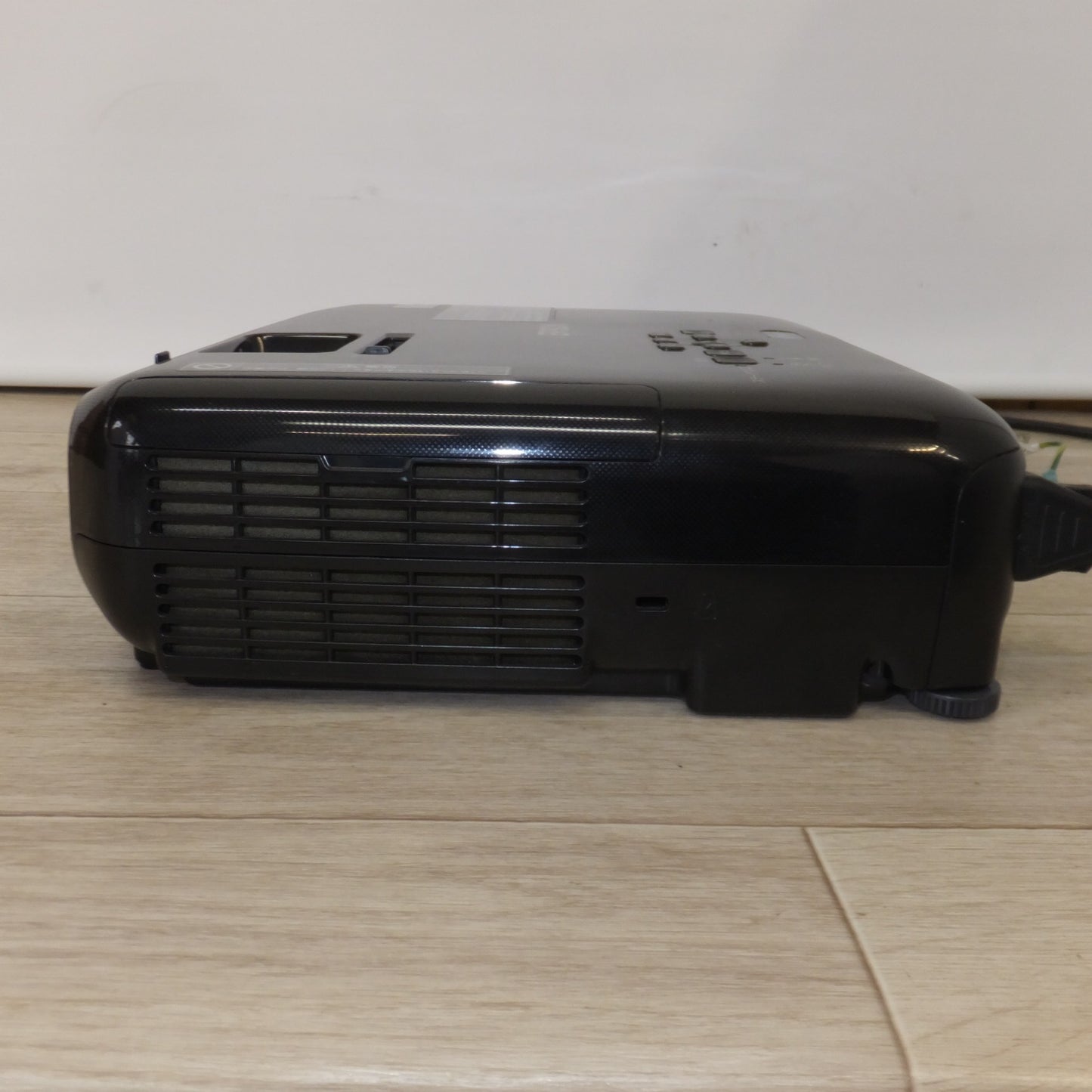[送料無料] 現状品★エプソン EPSON ホームプロジェクター LCD PROJECTOR EH-TW410 H566D　100-240V～ 50/60Hz★