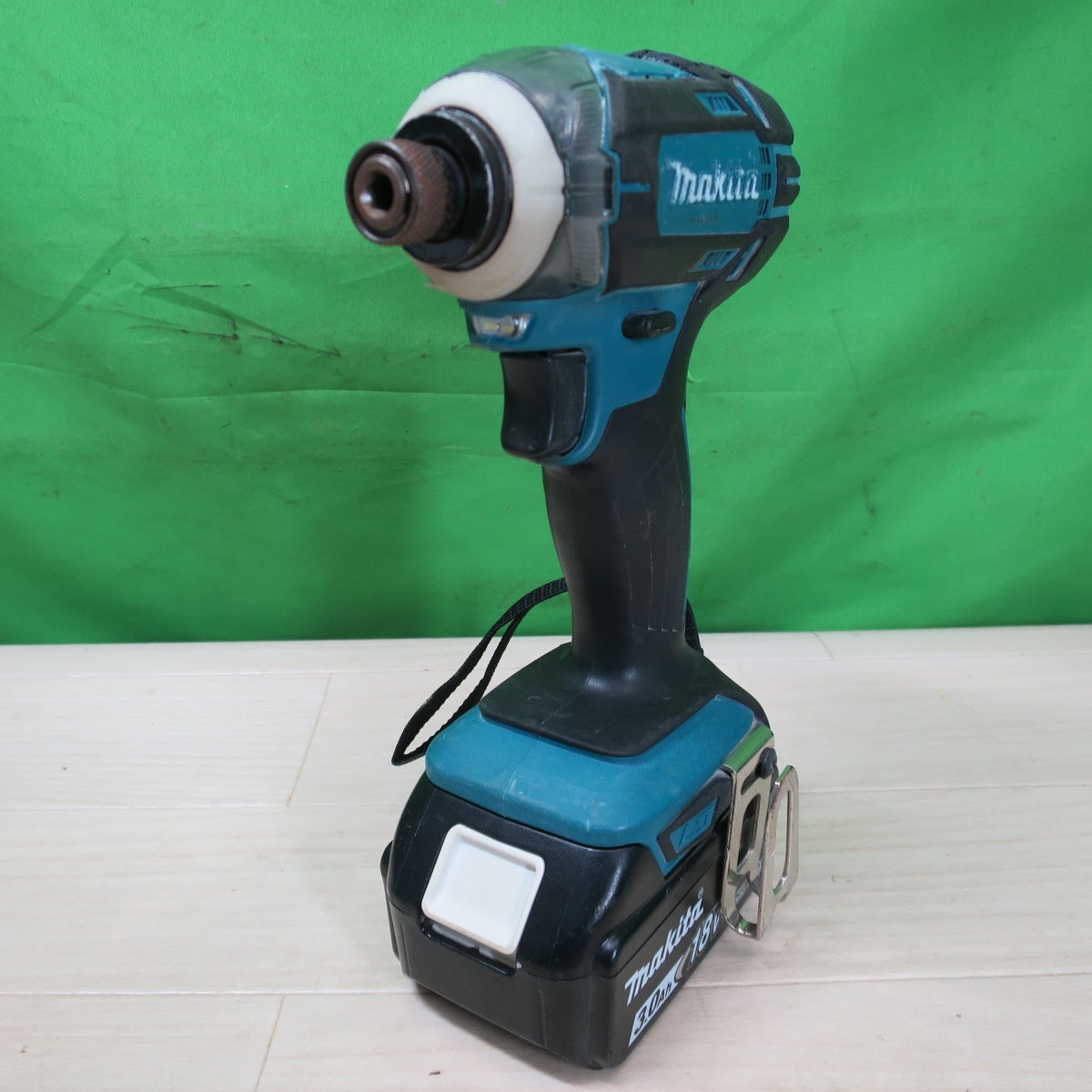 [送料無料] ☆マキタ 充電式 インパクト ドライバ 16V TD149D 電動 工具 DIY コードレス Makita☆