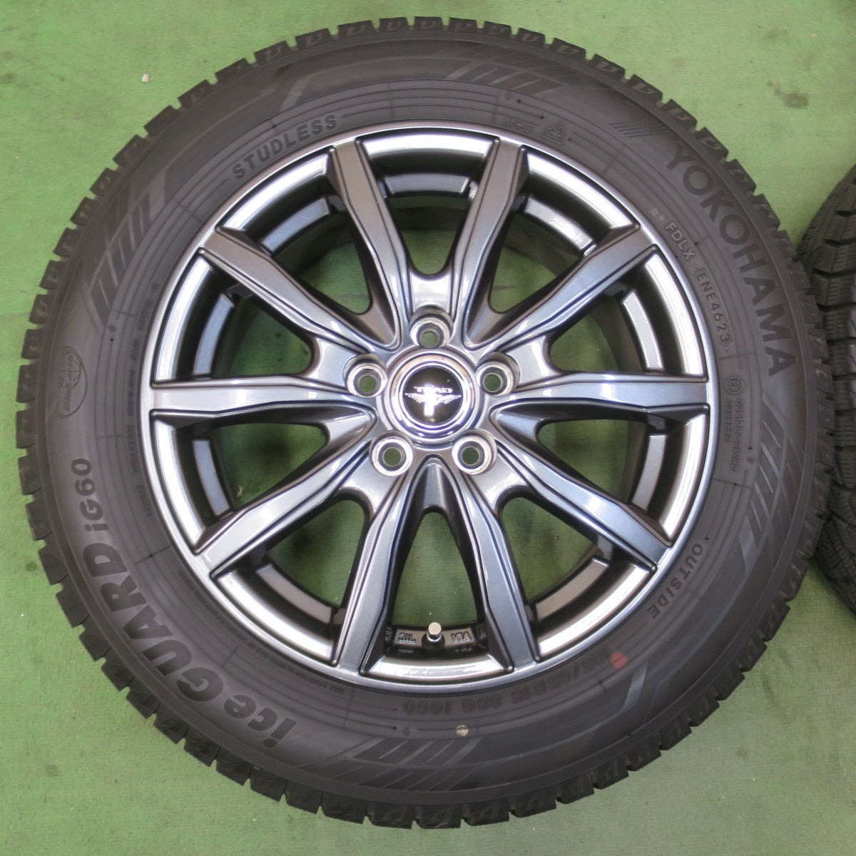 バリ溝！23年！キレイ！9.5分★シエンタ 等 185/65R15 スタッドレス ヨコハマ アイスガード iG60 TEAD テッド 15インチ PCD100/5H★6031203イス
