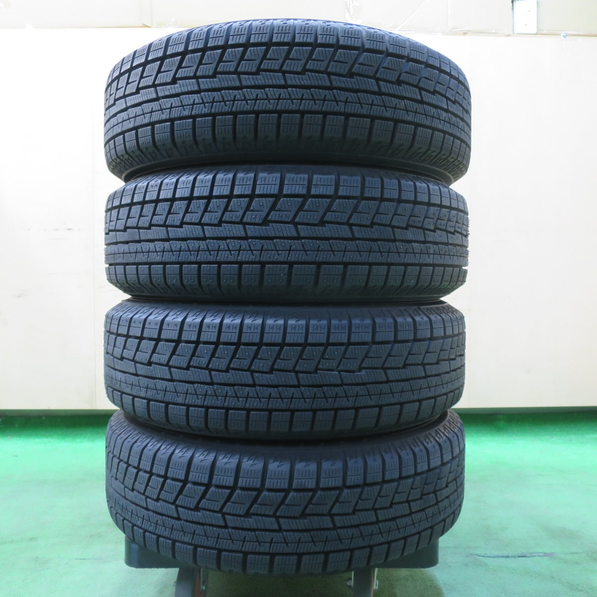 [送料無料] バリ溝！23年！キレイ！ほぼ10分★スタッドレス 165/65R14 ヨコハマ アイスガード iG60 MiLLOUS ミルアス 14インチ PCD100/4H★4112907イス