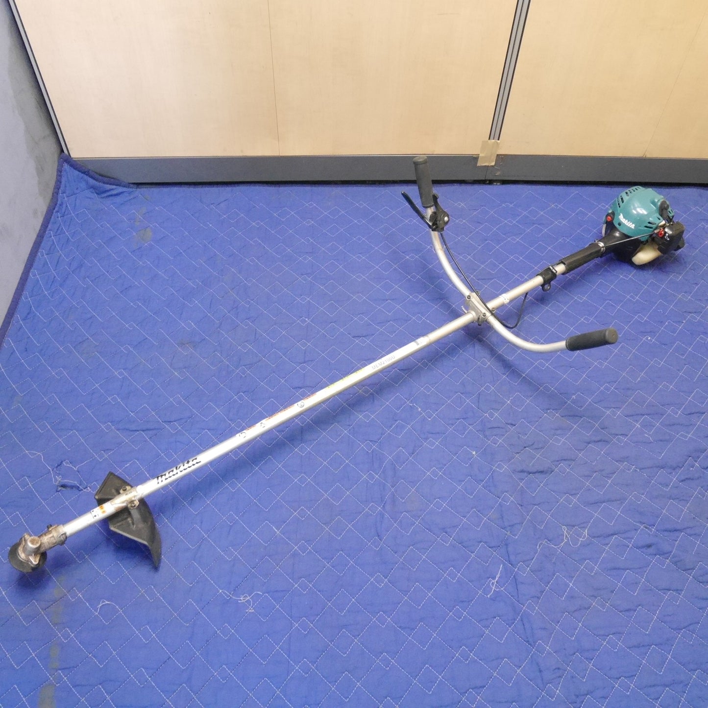 【岐阜発 直接引取限定】☆マキタ エンジン 刈払機 MEM2100U 刈り払い機 makita 草刈機 草刈り機 混合 ガソリン 両手 ハンドル☆