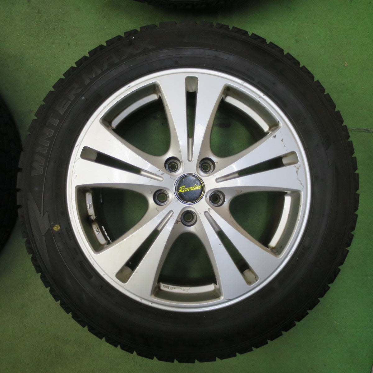 中古 美品 マナレイ リバーライン ダンロップ10部山 スタッドレス 4本 バリ溝！9分☆スタッドレス 215/60R17 ダンロップ ウインター