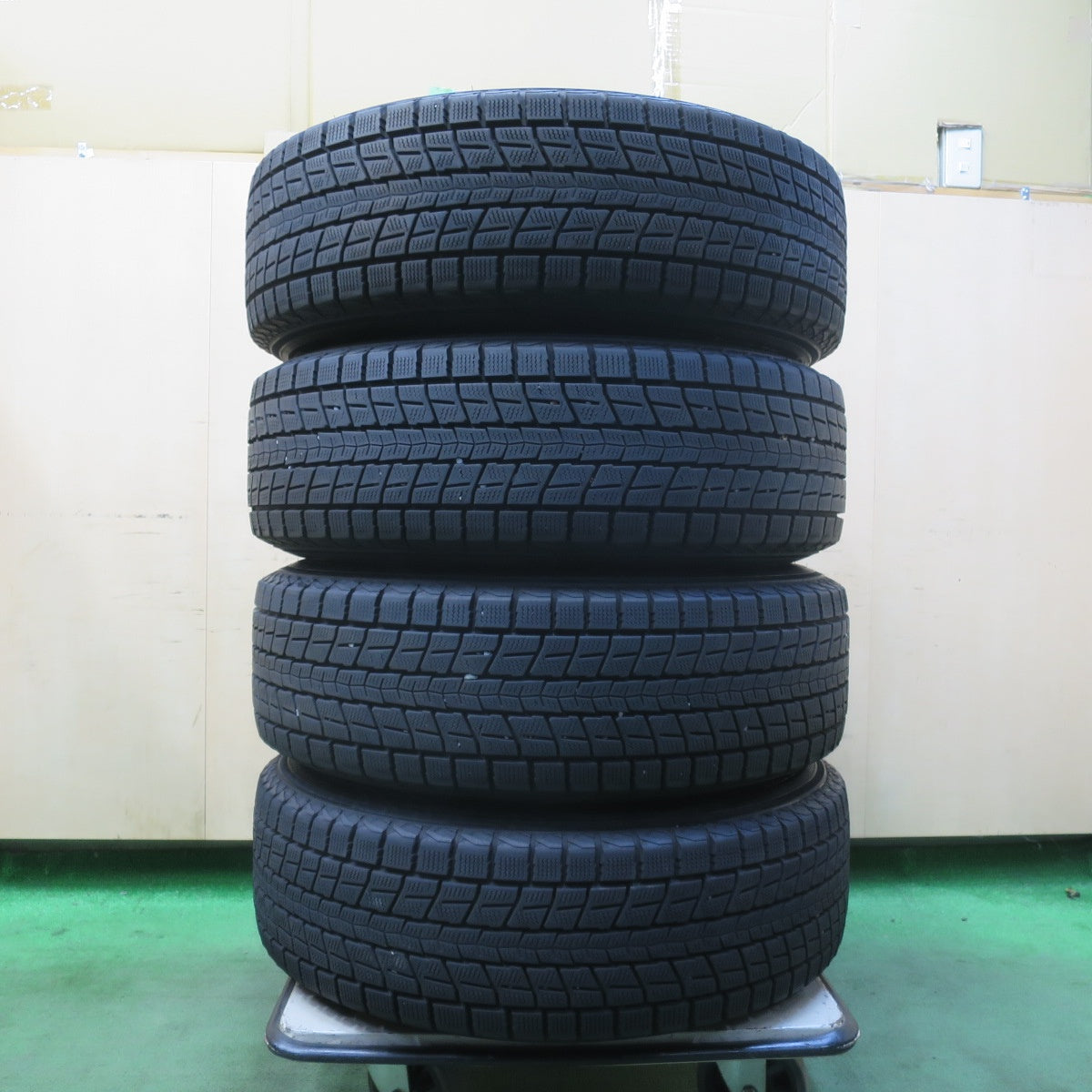 希少！バリ溝！23年！キレイ！9.5分★DS オートモビル DS4 純正 215/65R17 スタッドレス ダンロップ ウインターマックス SJ8+ 17インチ PCD108/5H★5120202イス