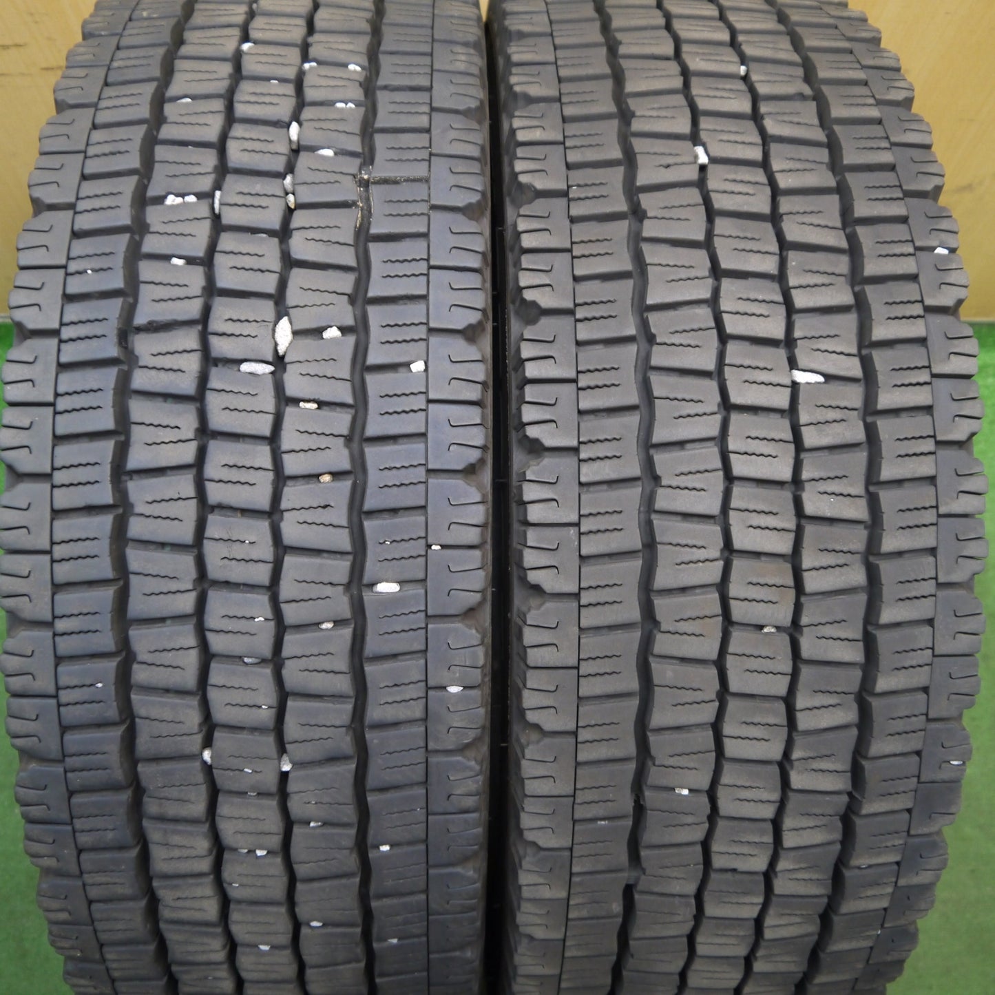 2本価格！23年★トラック タイヤ 245/70R19.5 136/134J スタッドレス ダンロップ デクテス SP081 DECTES 19.5インチ★5062306KKスタ