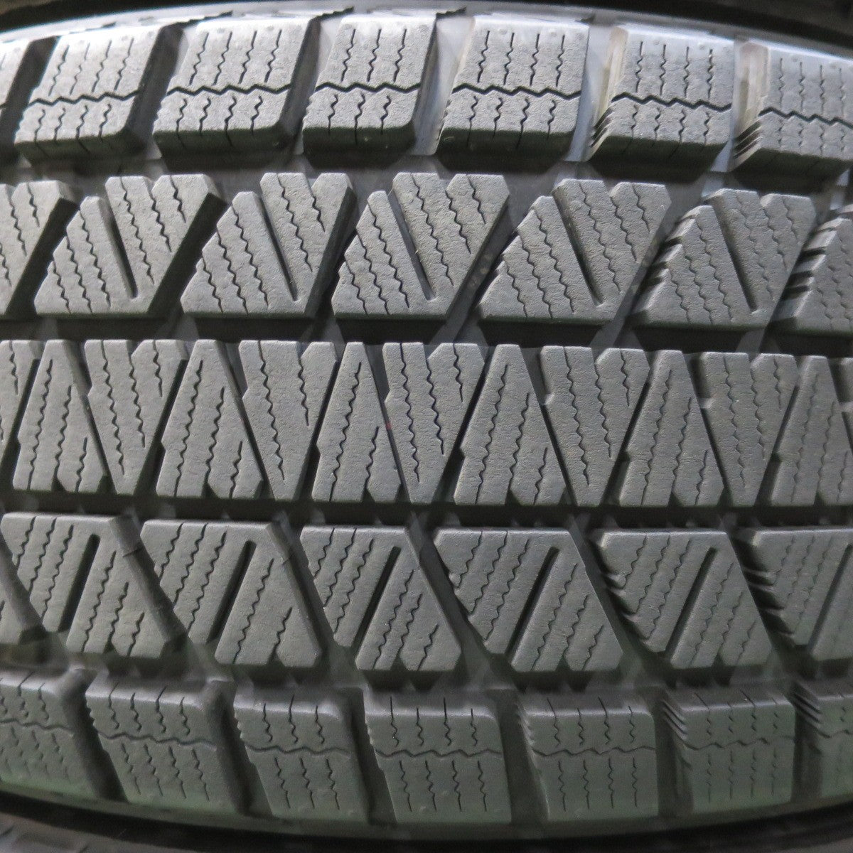 [送料無料] バリ溝！9.5分★スタッドレス 235/65R18 ブリヂストン ブリザック DM-V3 タイヤ 18インチ レクサス RX ムラーノ 等★5032802イスタ