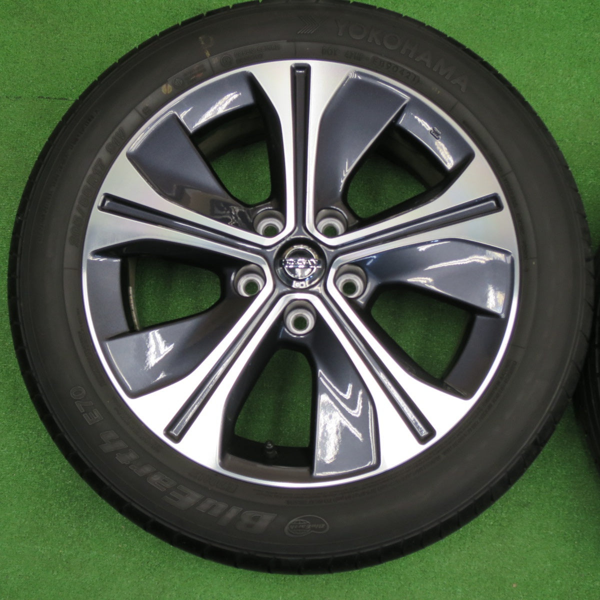 バリ溝！キレイ！9.5分★日産 キックス 純正 205/55R17 ヨコハマ ブルーアース E70 E70NZ 17インチ PCD114.3/5H★6041202NKノ