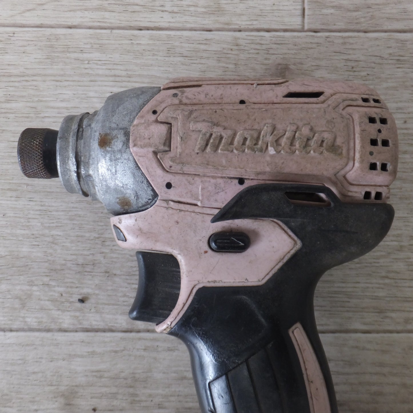 [送料無料] ★マキタ makita 充電式インパクトドライバ TD147D(?) 18V 本体のみ★