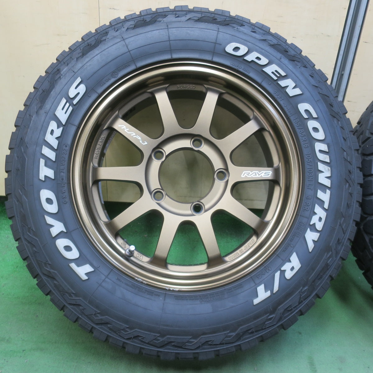キレイ！22年★RAYS A・LAP-J 185/85R16 105/103N 8PR トーヨー オープンカントリー R/T ホワイトレター レイズ 16インチ PCD139.7/5H★6033017イノ