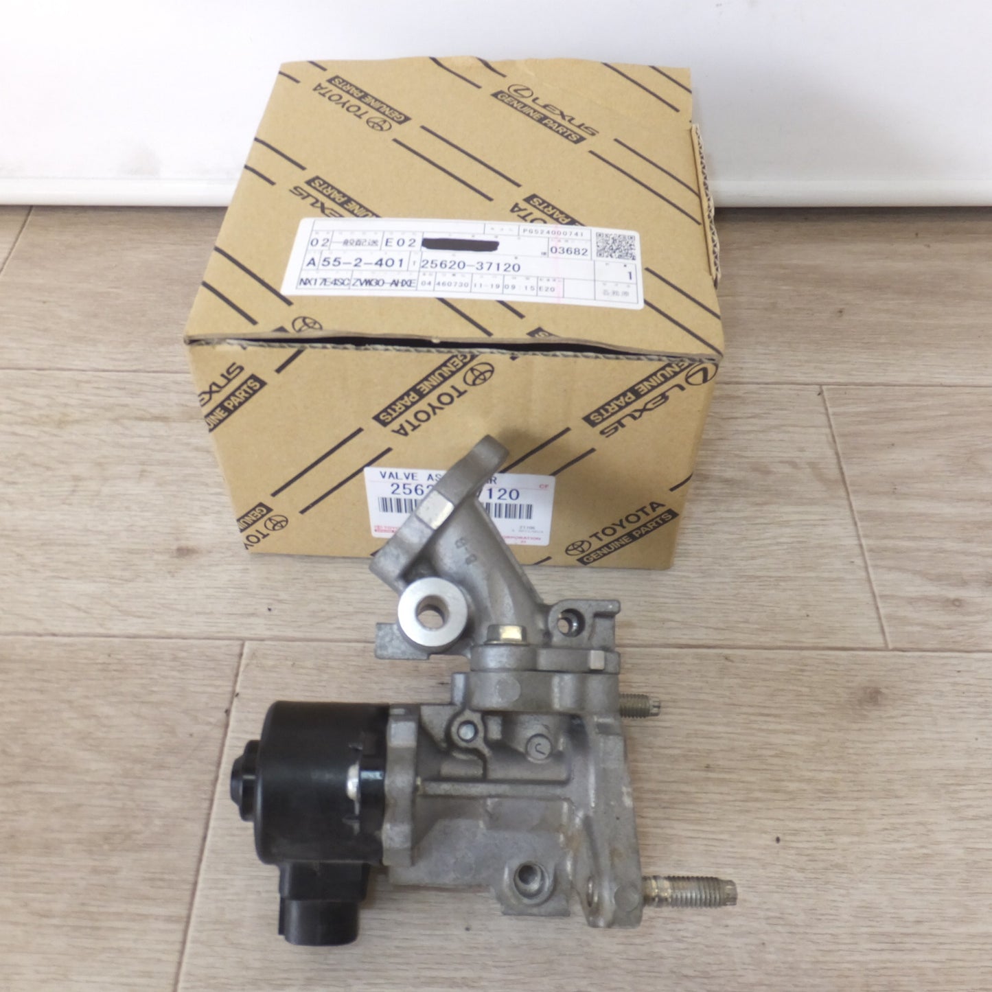[送料無料] ★トヨタ TOYOTA 純正 プリウス ZVW30 EGRバルブ 25620-37120★