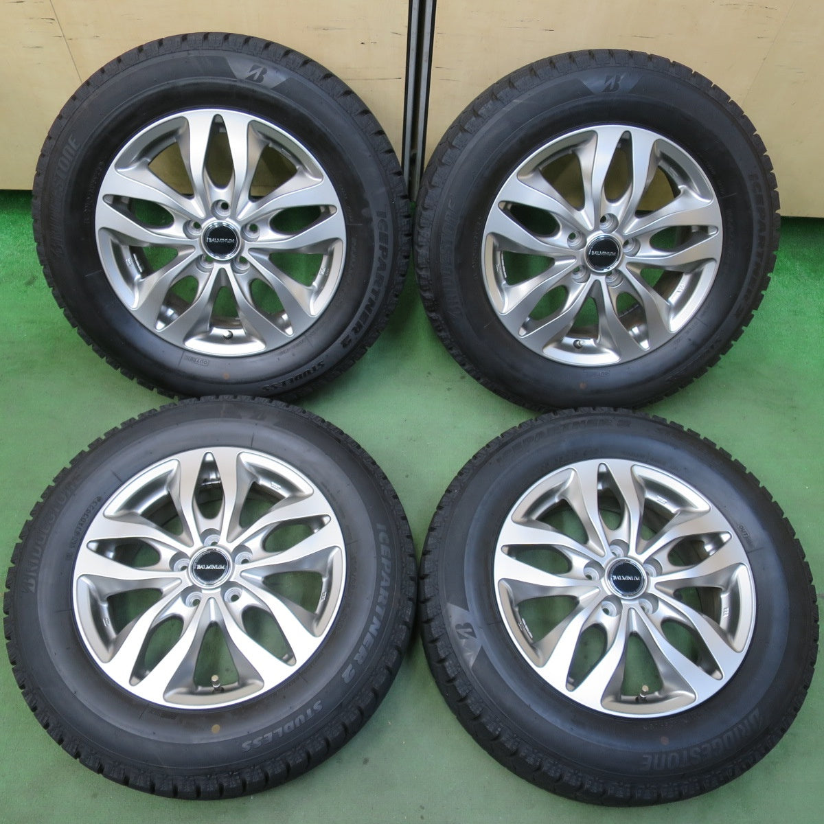 バリ溝！23年！キレイ！9.5分以上★プリウス 等 195/65R15 スタッドレス ブリヂストン アイスパートナー2 BALMINUM バルミナ 15インチ PCD100/5H★5112705イス