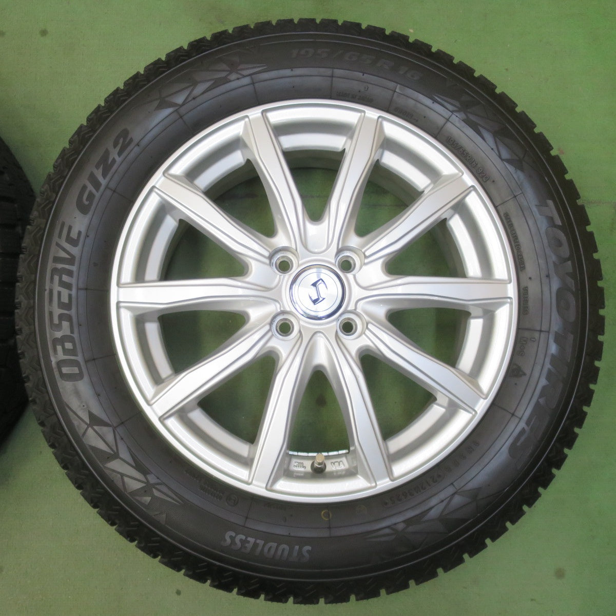 ほぼ未使用！25年！キレイ★スタッドレス 195/65R16 トーヨー オブザーブ GIZ2 社外 アルミ 16インチ PCD100/4H★6043016イス